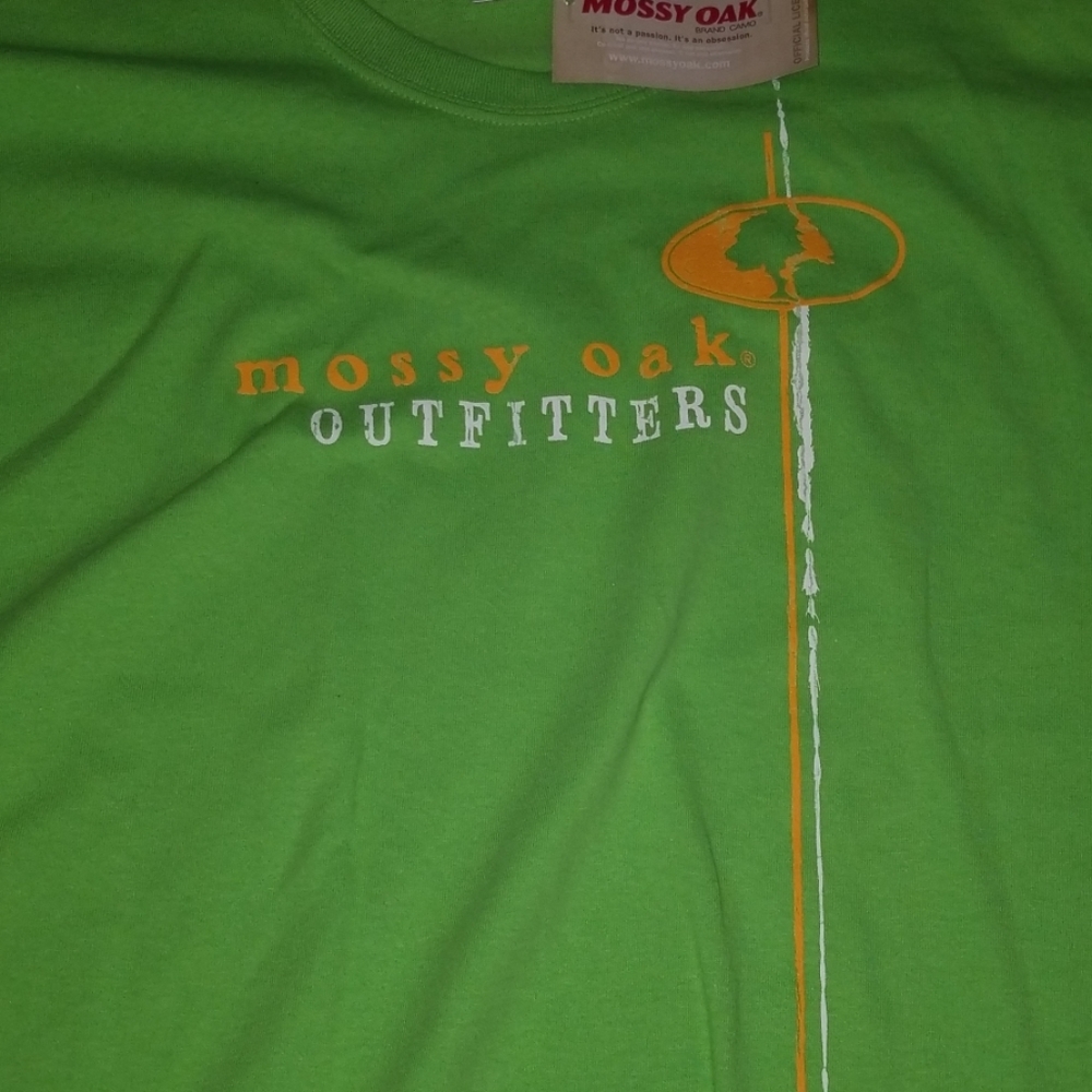 Mossy Oak Outfitters Mens L T shirt